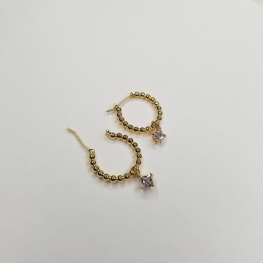 Le Petit Hana Beaded Hoop Earring - with Diamond - Picture 2 of 4